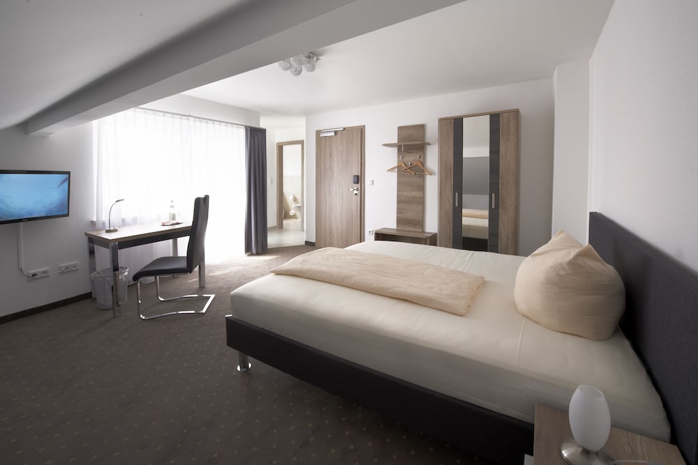 HOTEL NEW IN 20/35
