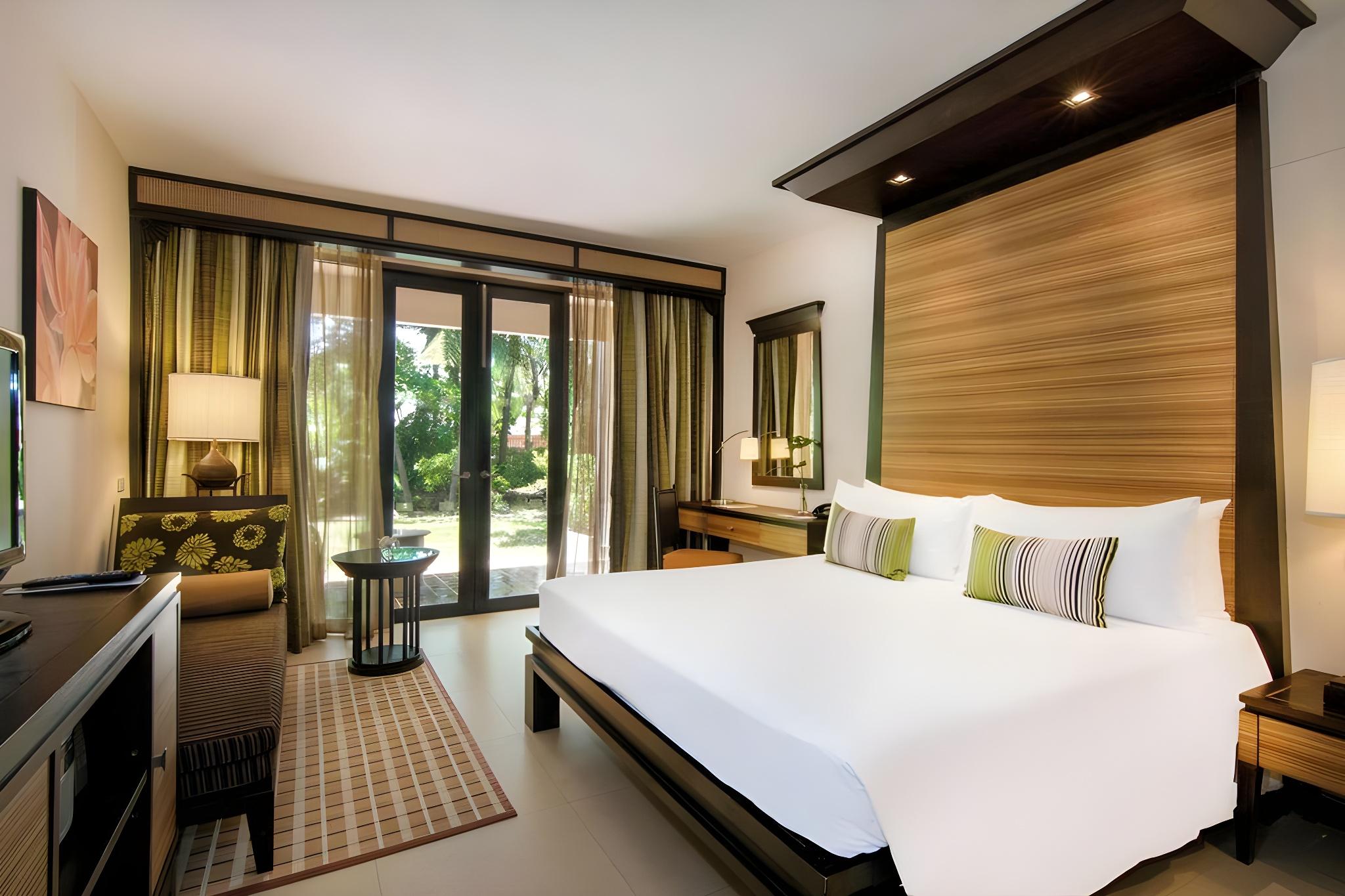 Tropical, Deluxe, King Bed, Garden View