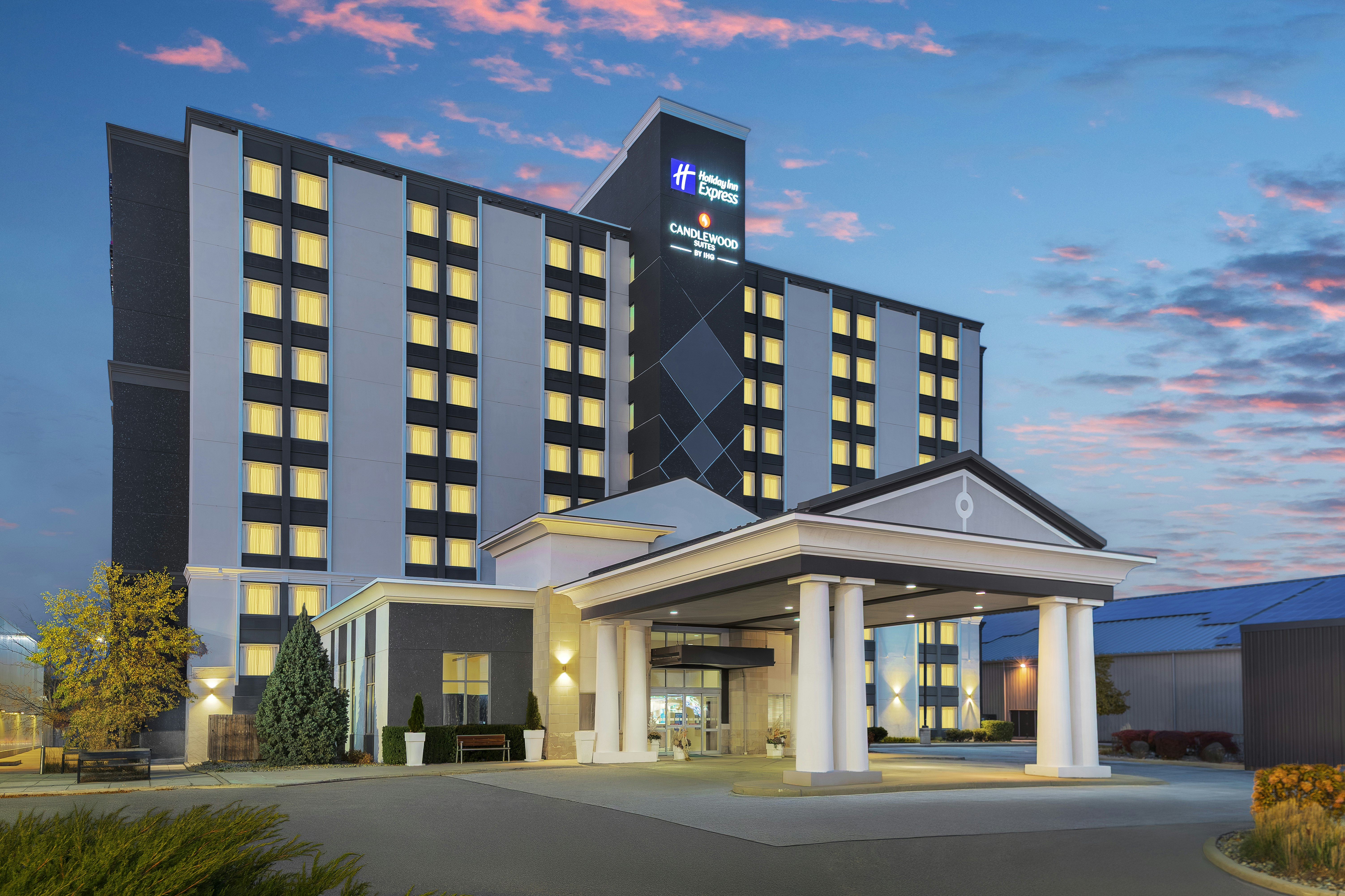 Holiday Inn Express Suites Chatham South 2/75