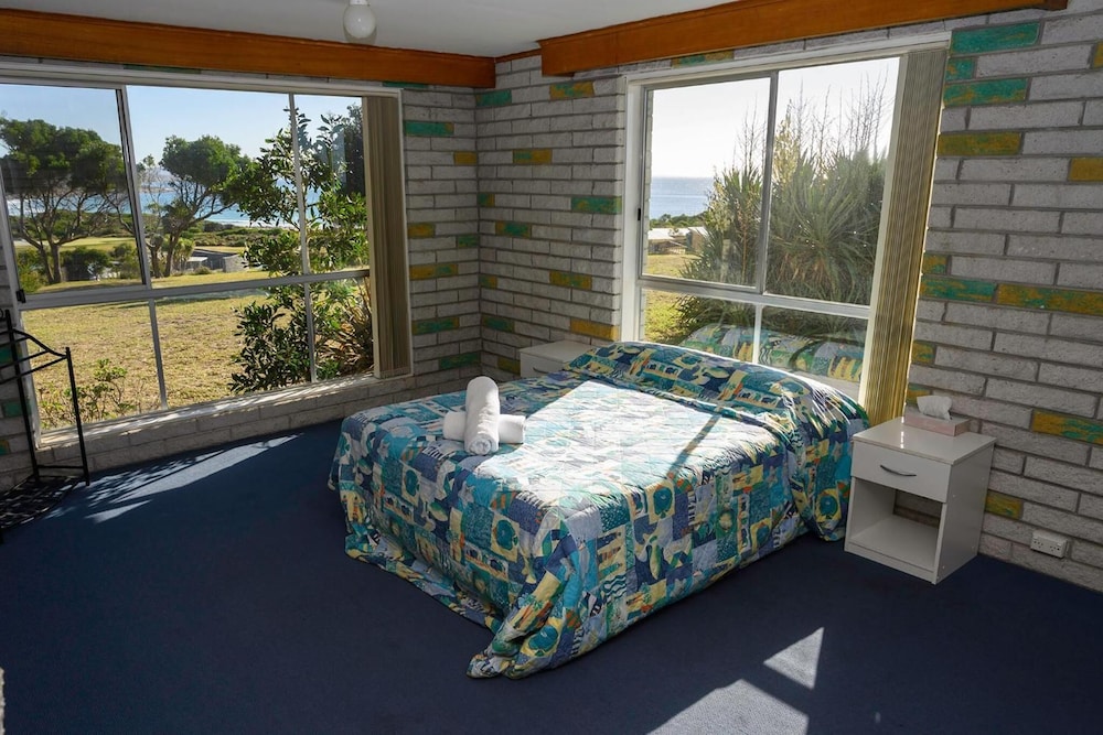 WHITE SANDS ESTATE 3/68
