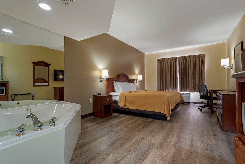 Econo Lodge Inn & Suites Flowood - Jackson Northeast 8/35