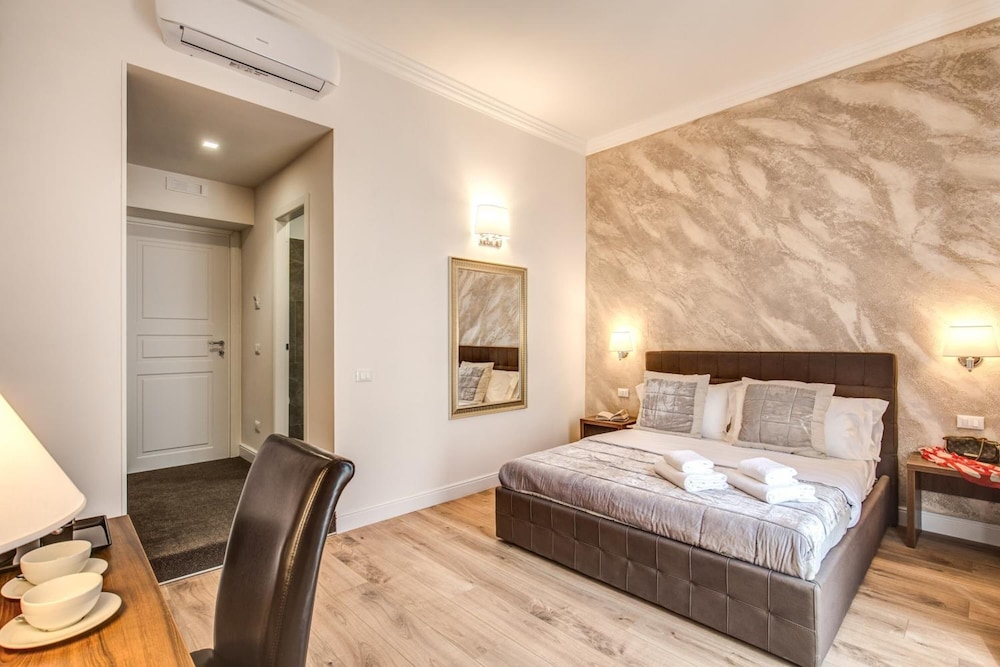 River Luxury Suites 13/25