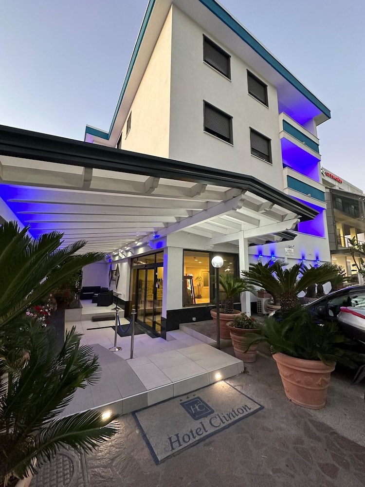 Hotel Clinton 30/35