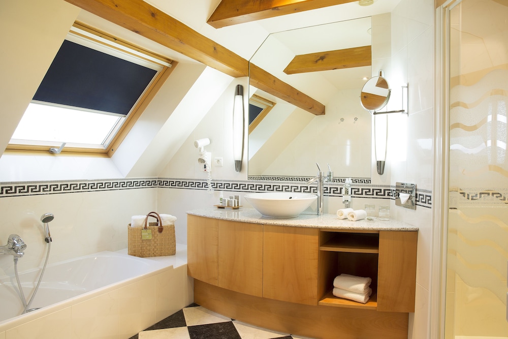 Le Parc Hotel Restaurants And Spa 49/50