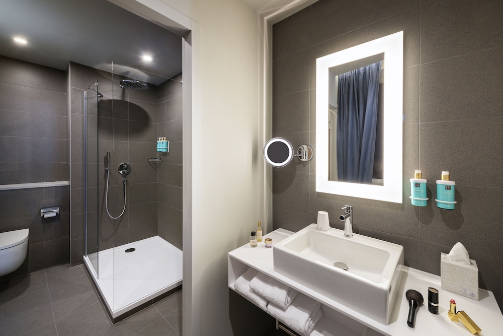 NOVOTEL BELLEVILLE PARIS 20 67/69