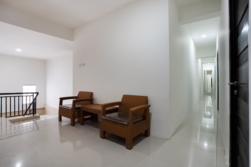 Super OYO Capital O 3463 Cimahi Guest House 8/16