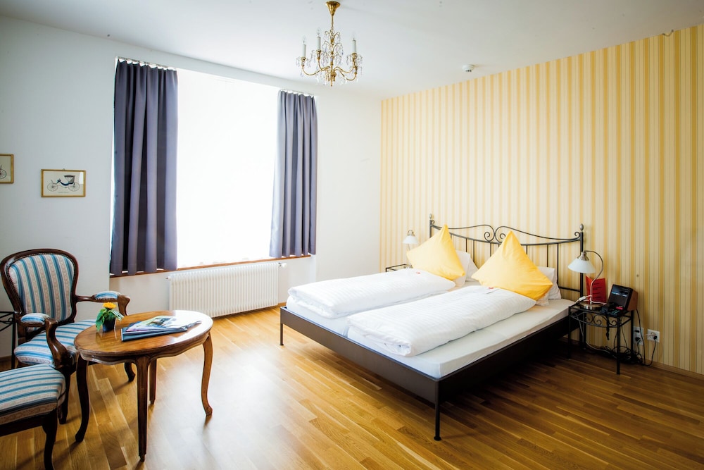 Carlton-Europe Vintage Adult Hotel 19/56
