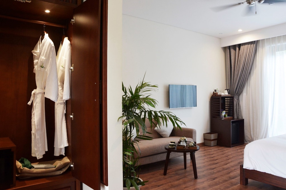 Silk Sense Hoi An River Resort 61/88