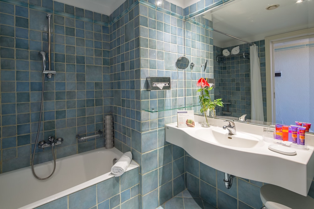 UNAHOTELS Capotaormina 12/81