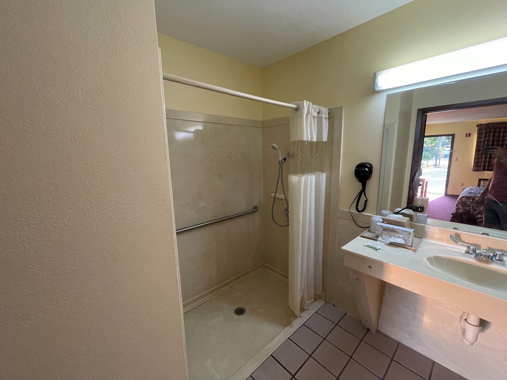 Western Inn Express Hazlehurst 17/19