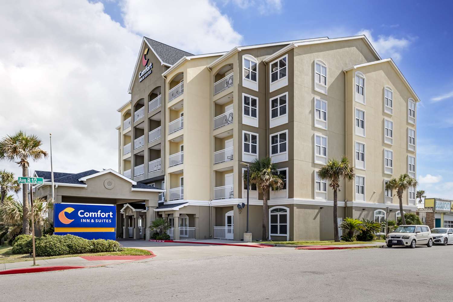 Comfort Inn & Suites Galveston Central Island near Pier 5/28