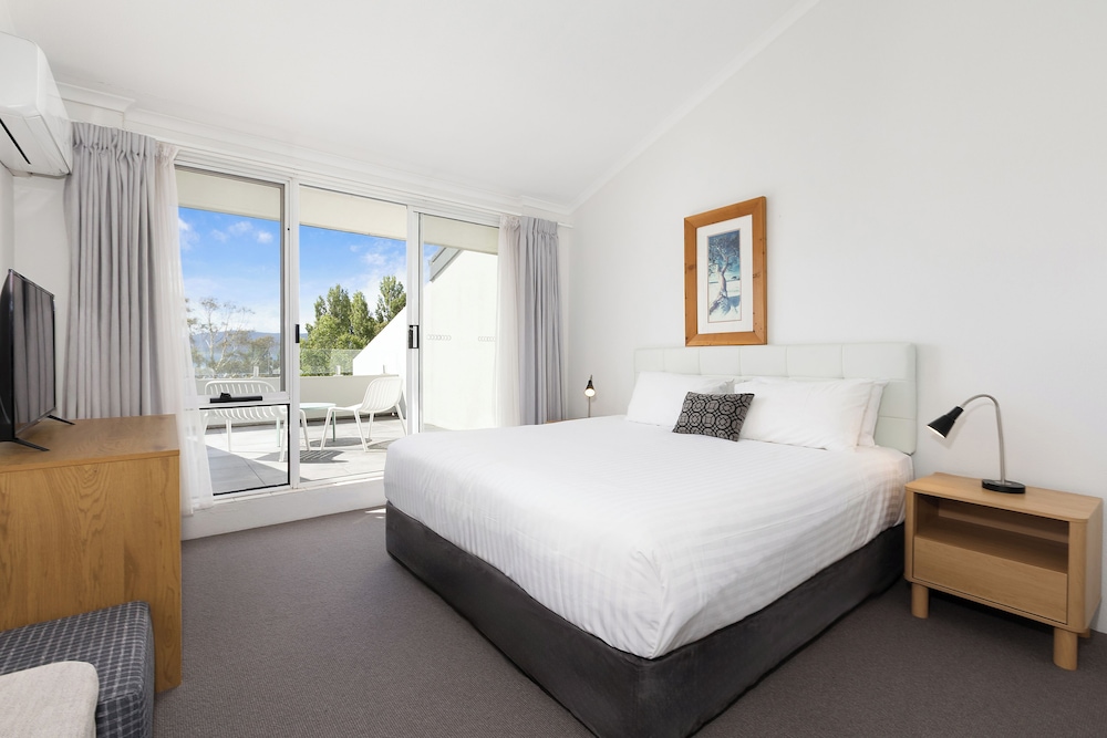 شقة بسرير كينج وسريرين منفصلين بغرفتي نوم مع أريكة، Horizons Lake Jindabyne 3/10