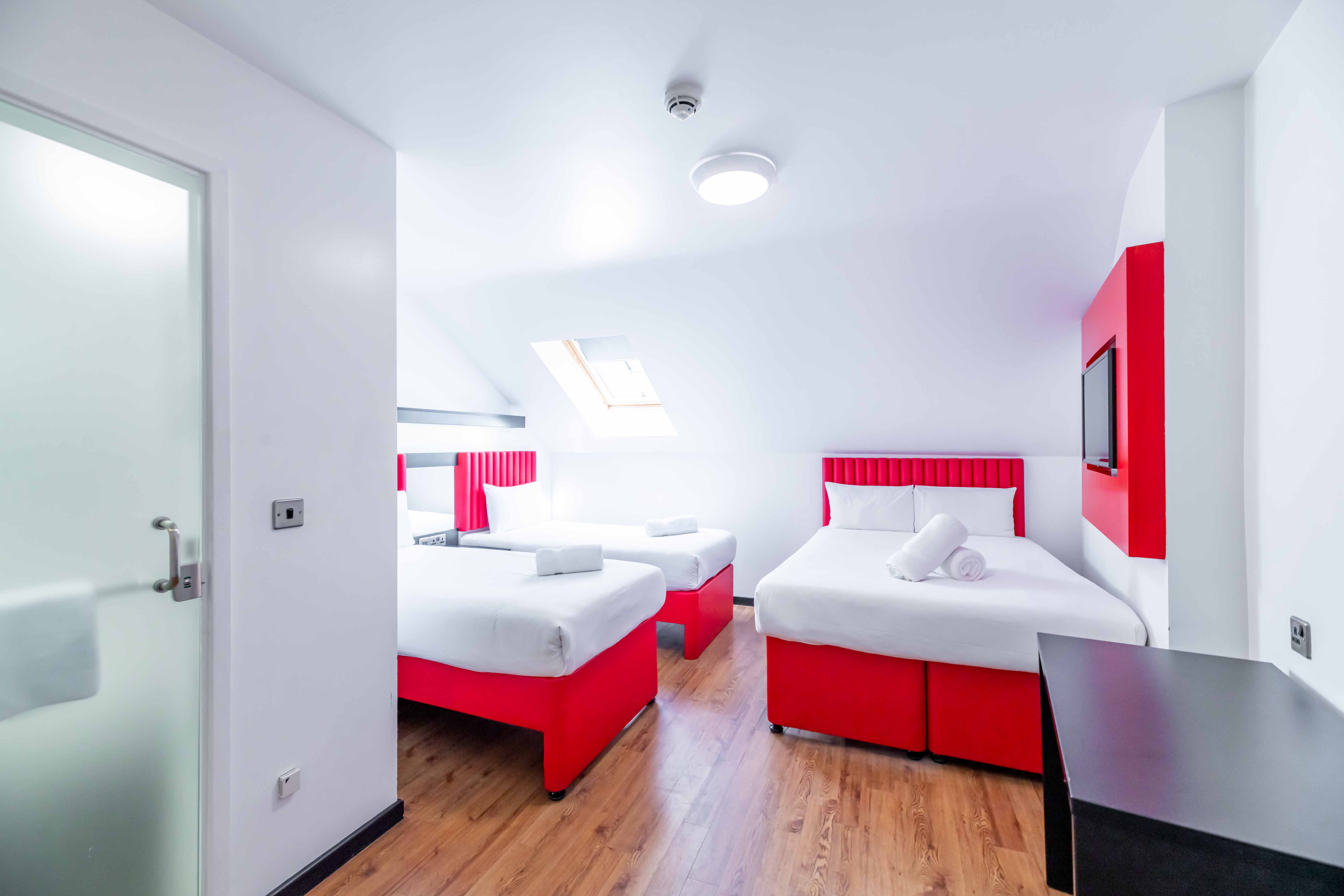 غرفة سوبيريور عائلية رباعية، easyHotel Newcastle City Centre 2/8