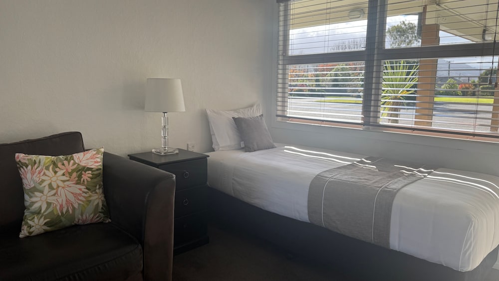 Bristol Motel 14/43