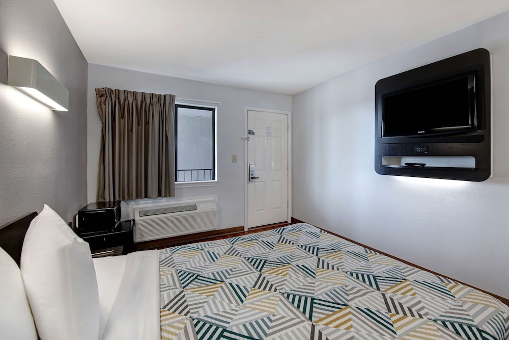 Motel6 Sulphur Springs, TX 34/41