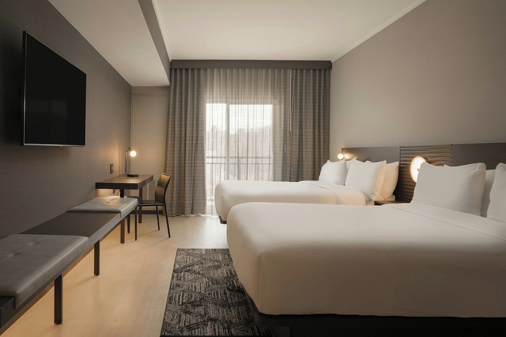 Holiday Inn & Suites Asheville-Biltmore Village Area 23/70