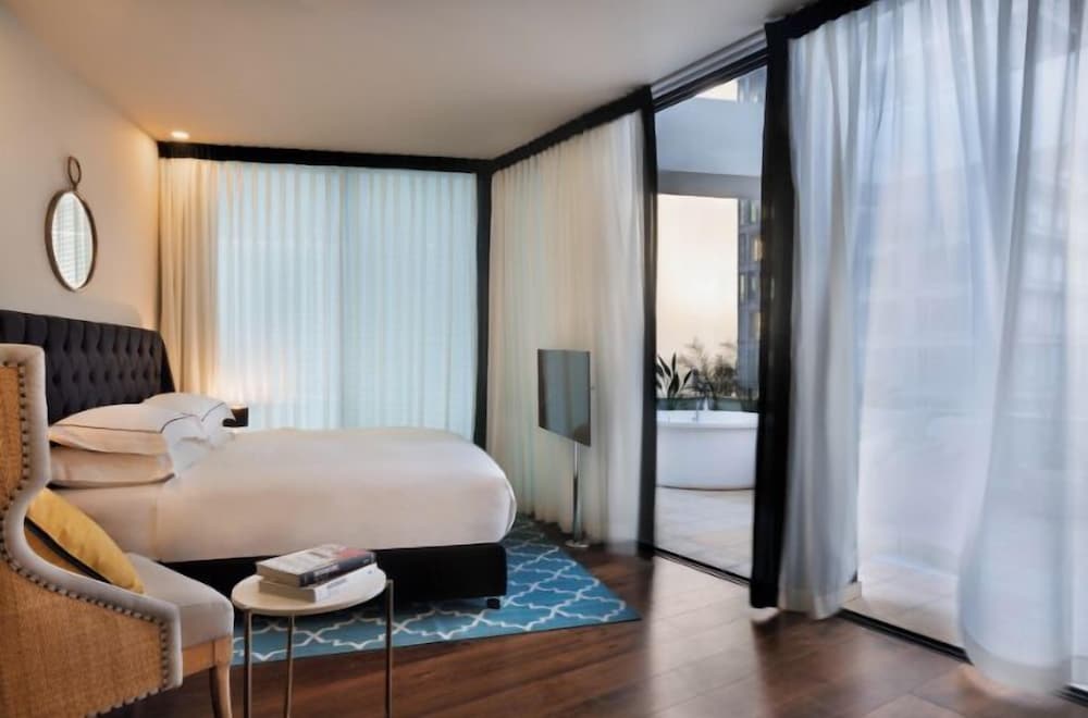 ROOM, DOUBLE BED, JETTED TUB