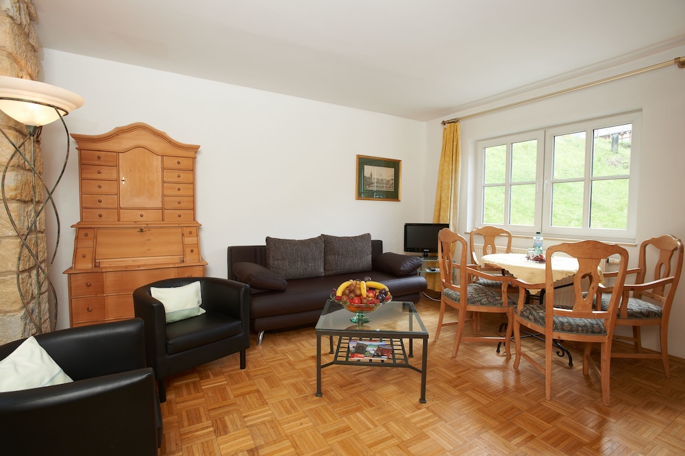Hotel Erbgericht Krippen 25/50