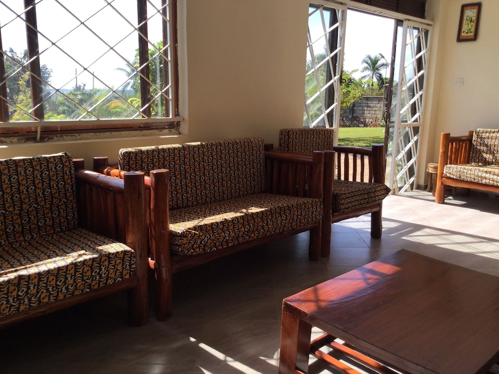 African Roots Guesthouse 20/47