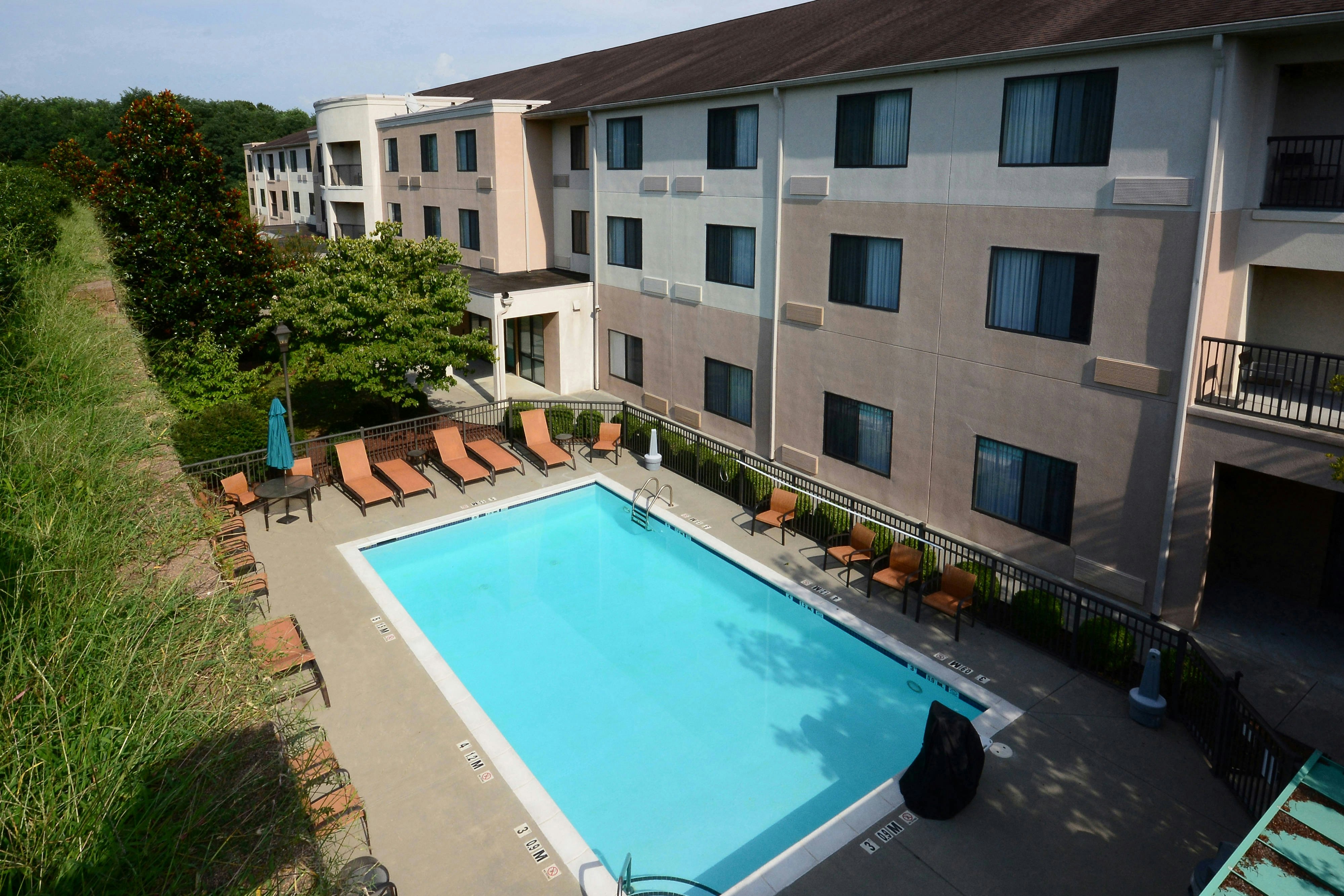 Courtyard Danville 32/32