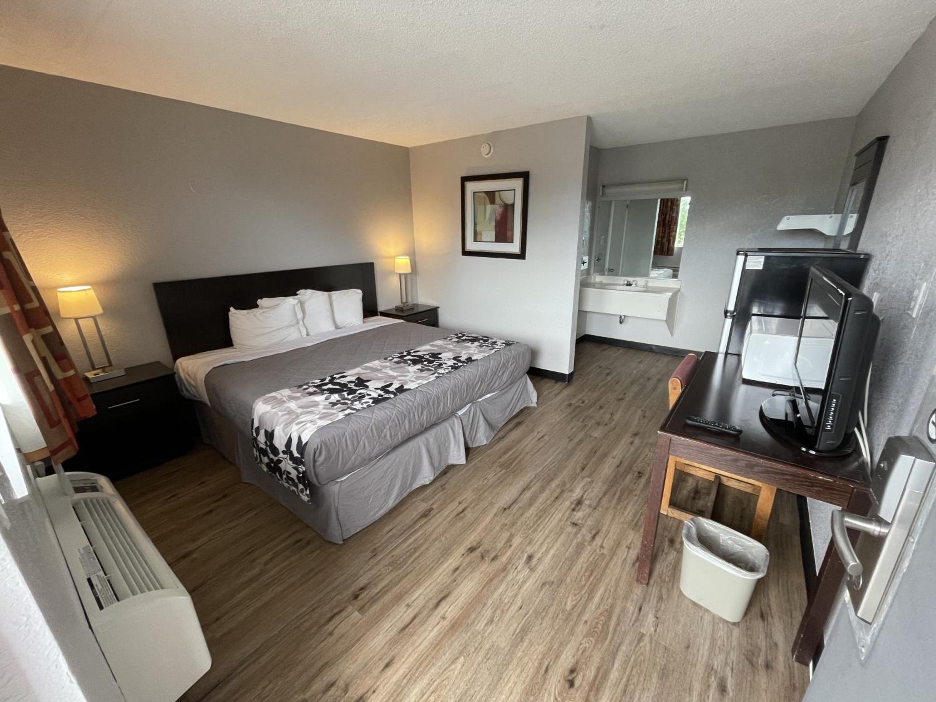 ROOM, KING BED