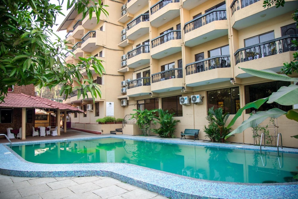 Rendezvous Beach Resort 3/46