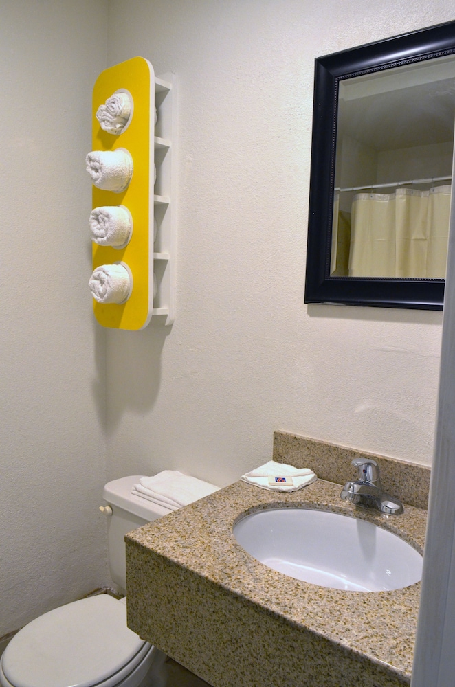 Motel6 Modesto, CA - Downtown 47/49
