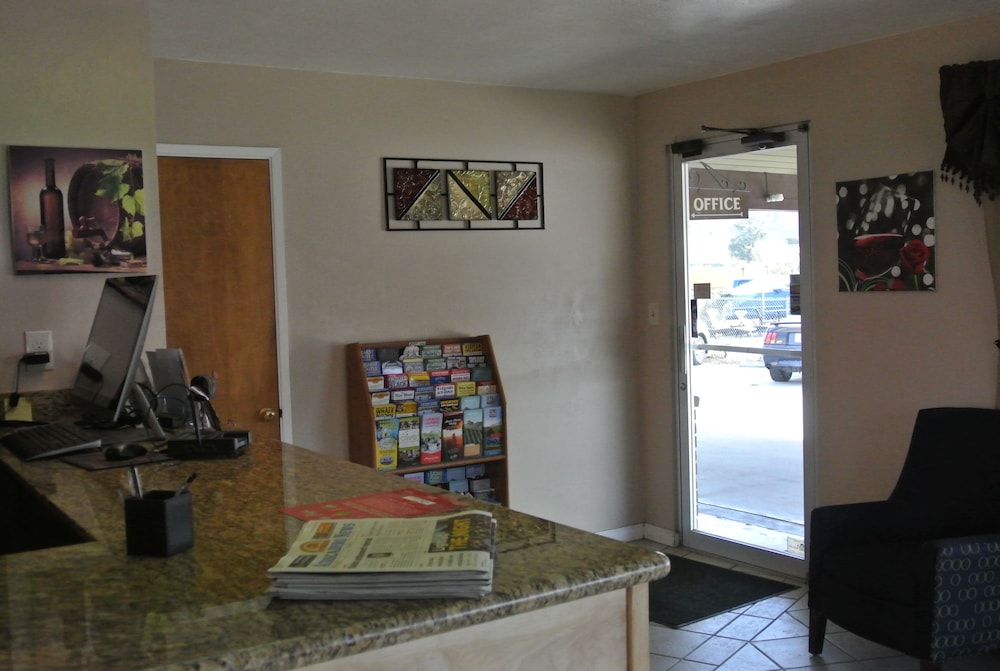 Vino Inn & Suites (ex Rancho Tee Motel) 36/63