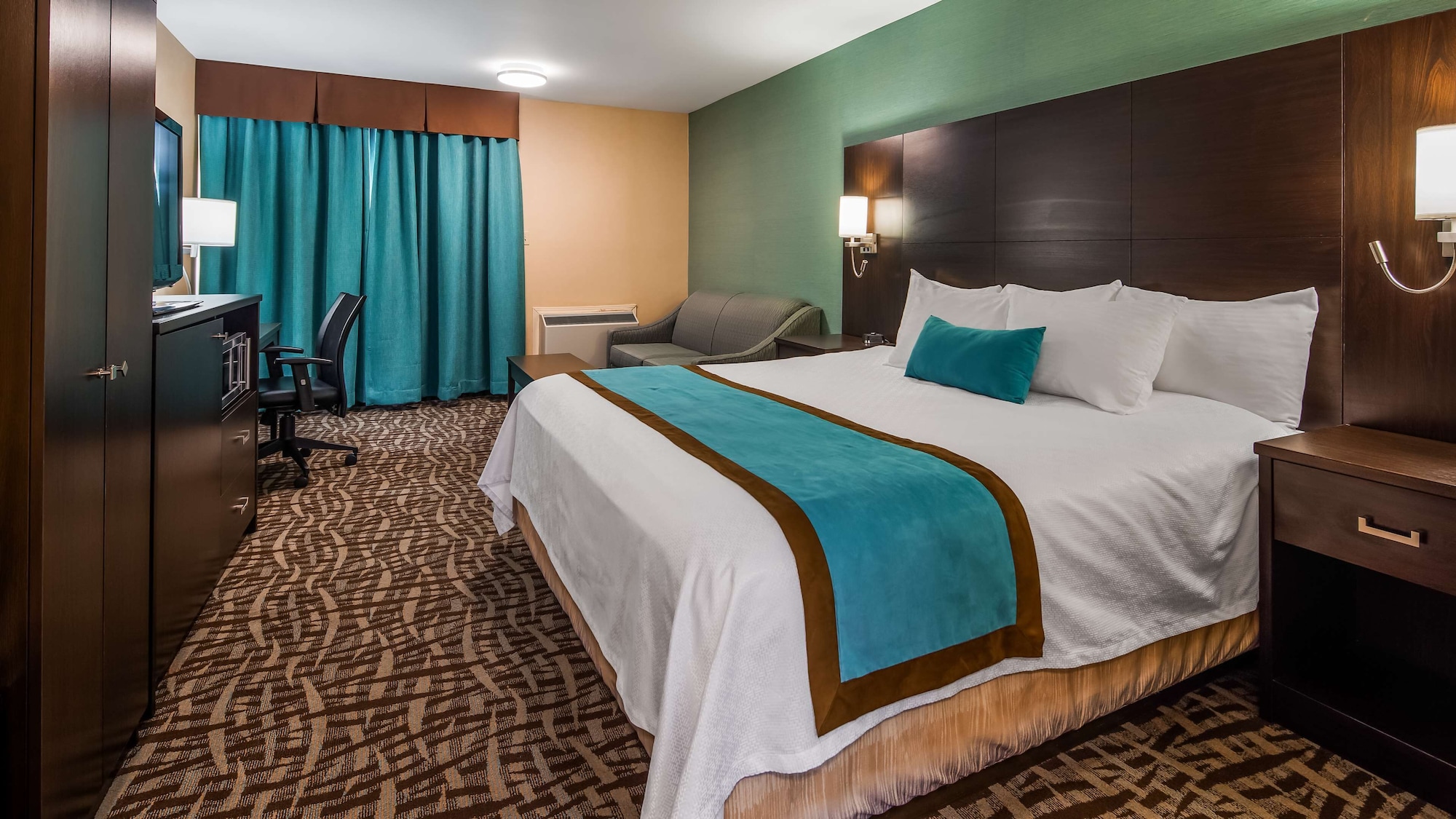 Tower, Standard, Queen Bed, Sofa