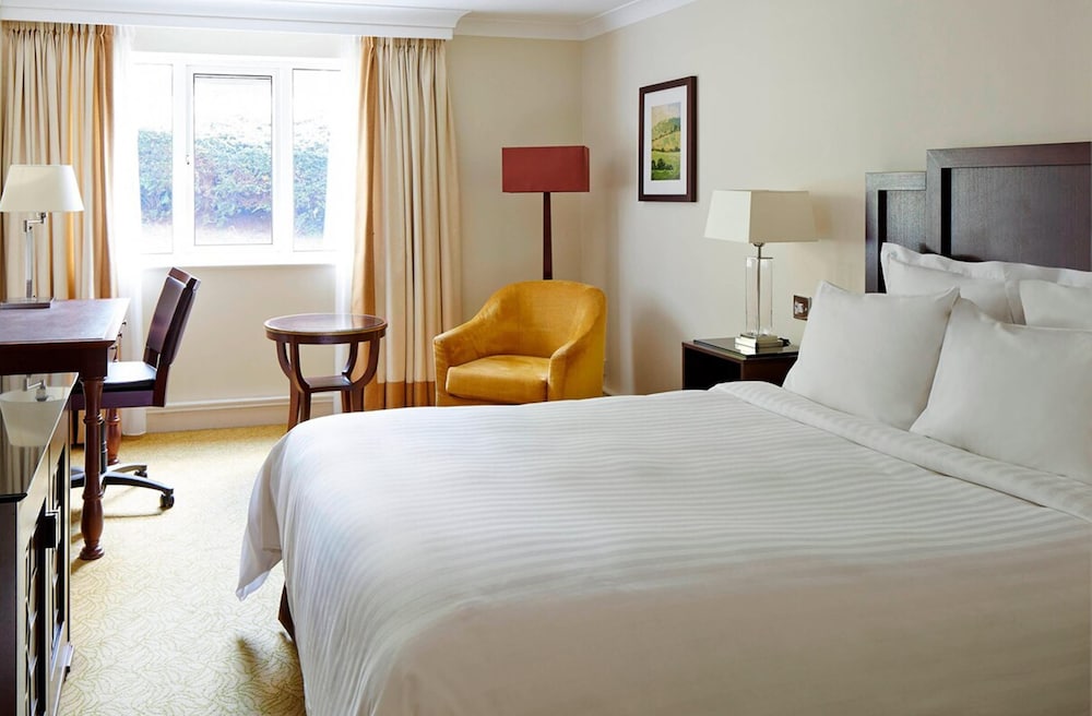 Delta Hotels by Marriott Tudor Park Country Club 9/47