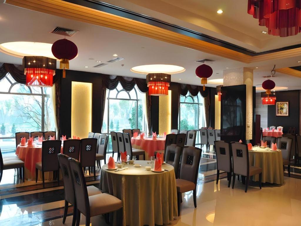 Country Garden Phoenix Hotel Yunfu 26/35