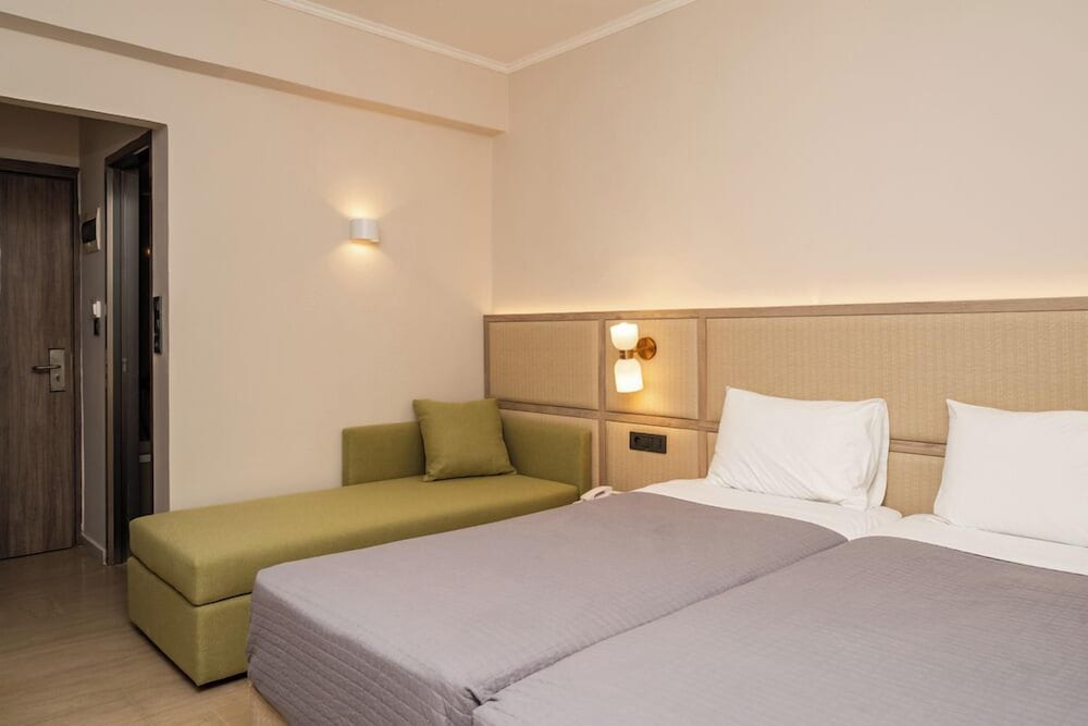 STANDARD, DOUBLE OR TWIN BED, GARDEN VIEW