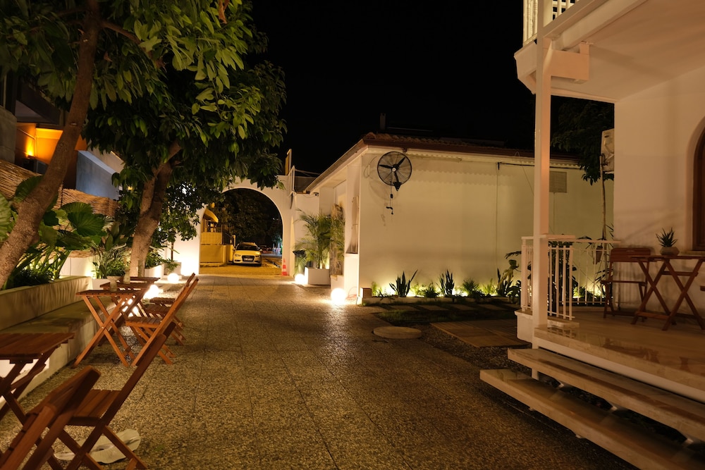 Nephos Hotel 40/50
