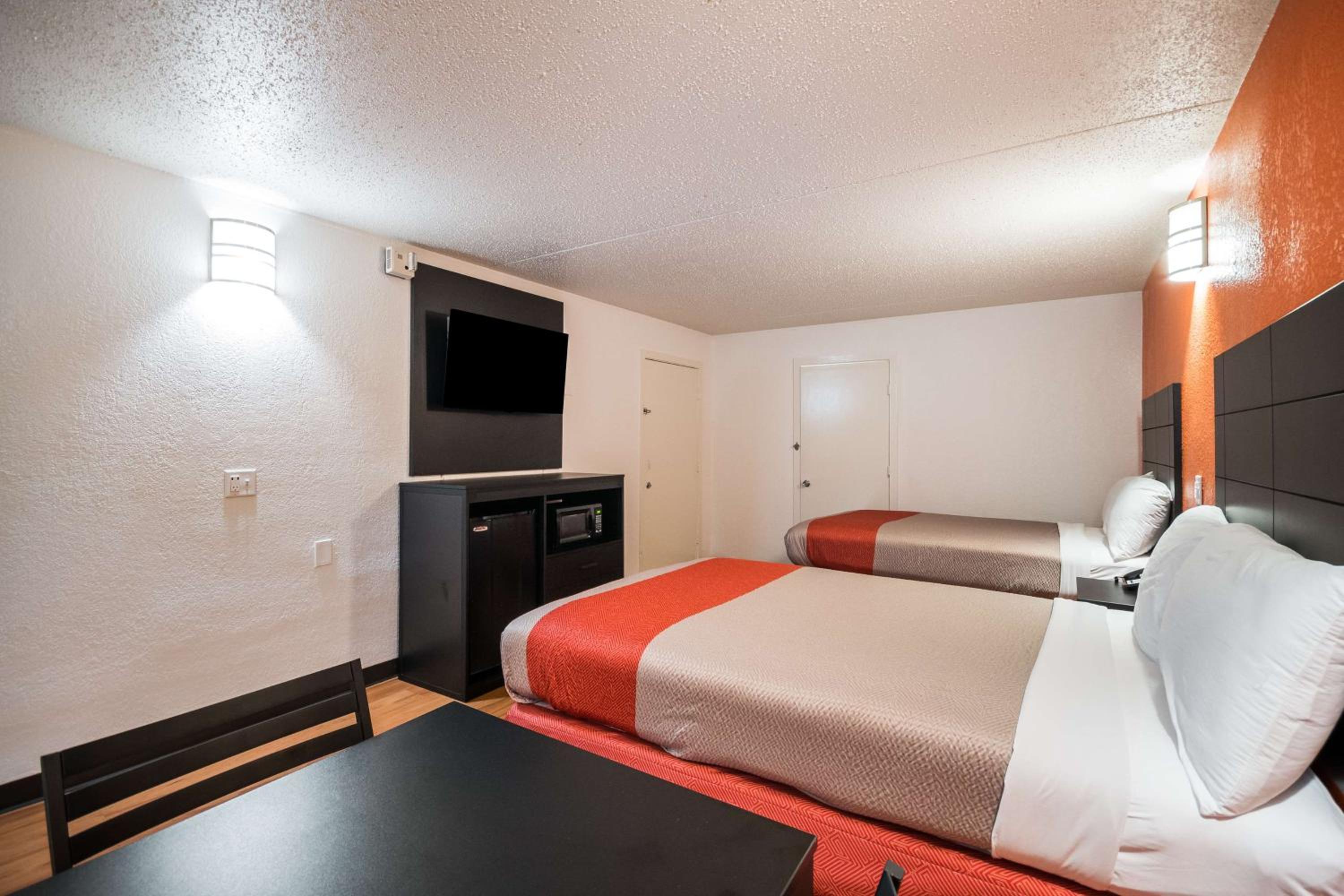 ROOM, QUADRUPLE