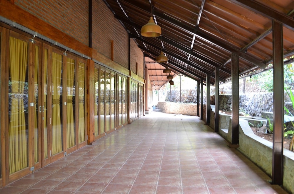 Hills Joglo Villa 4/50