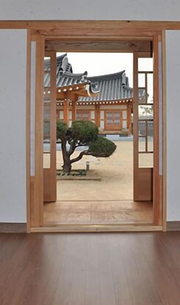 Gyeongju Hwangnamkwan Hanok Hotel 37/40