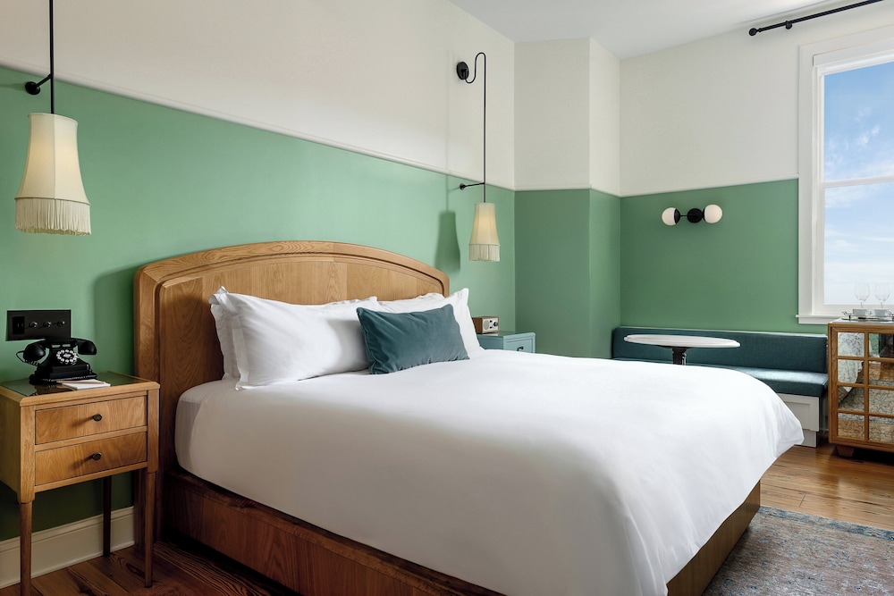 PREMIUM, KING BED