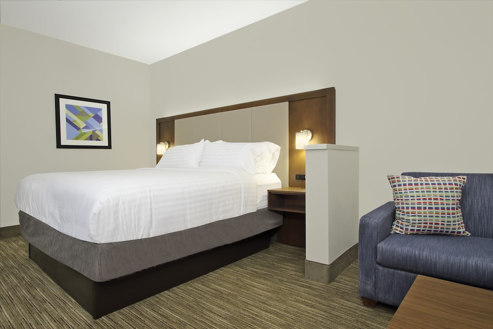 Holiday Inn Express Suites Columbus North 20/54