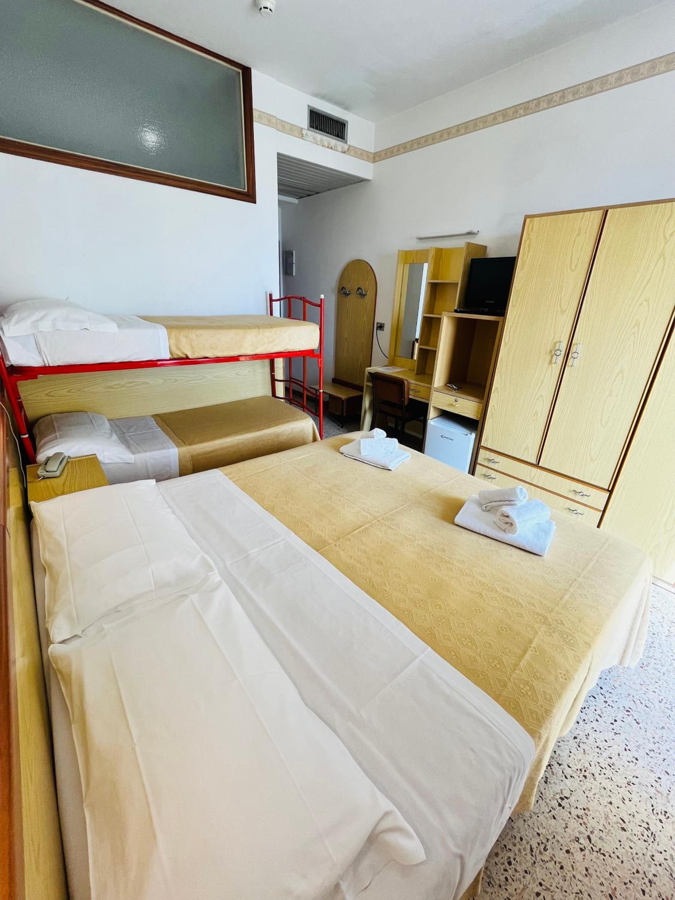 Room, Quadruple, Sea Front