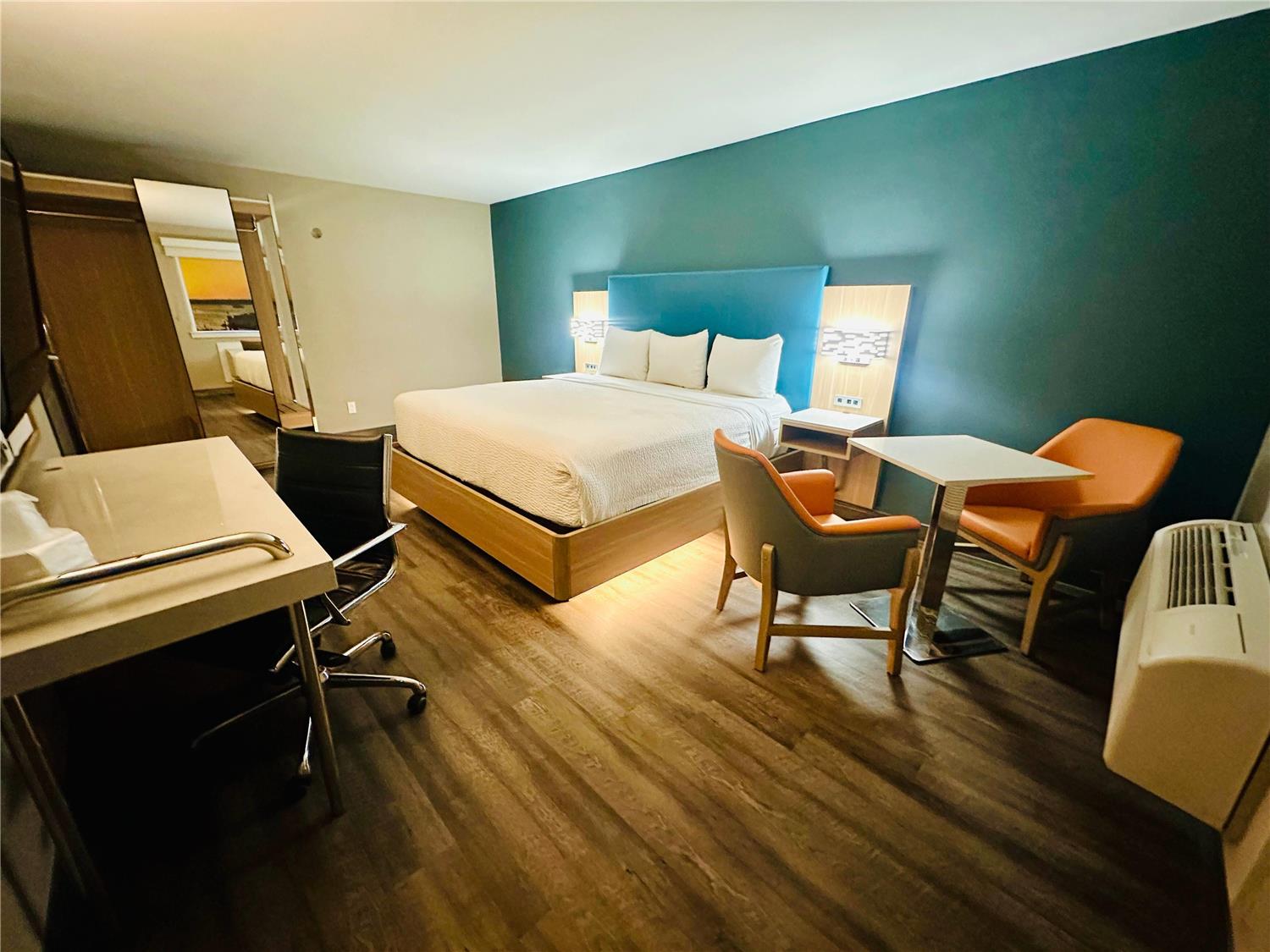 La Quinta Inn by Wyndham Costa Mesa / Newport Beach 13/23