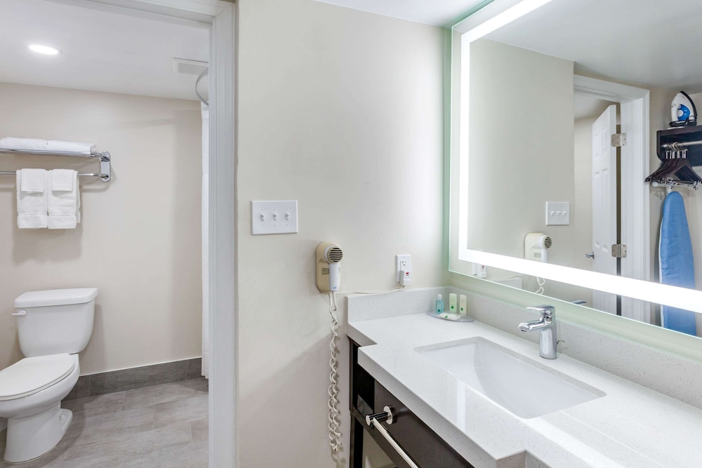 Quality Inn & Suites Goodyear - Phoenix West 3/42