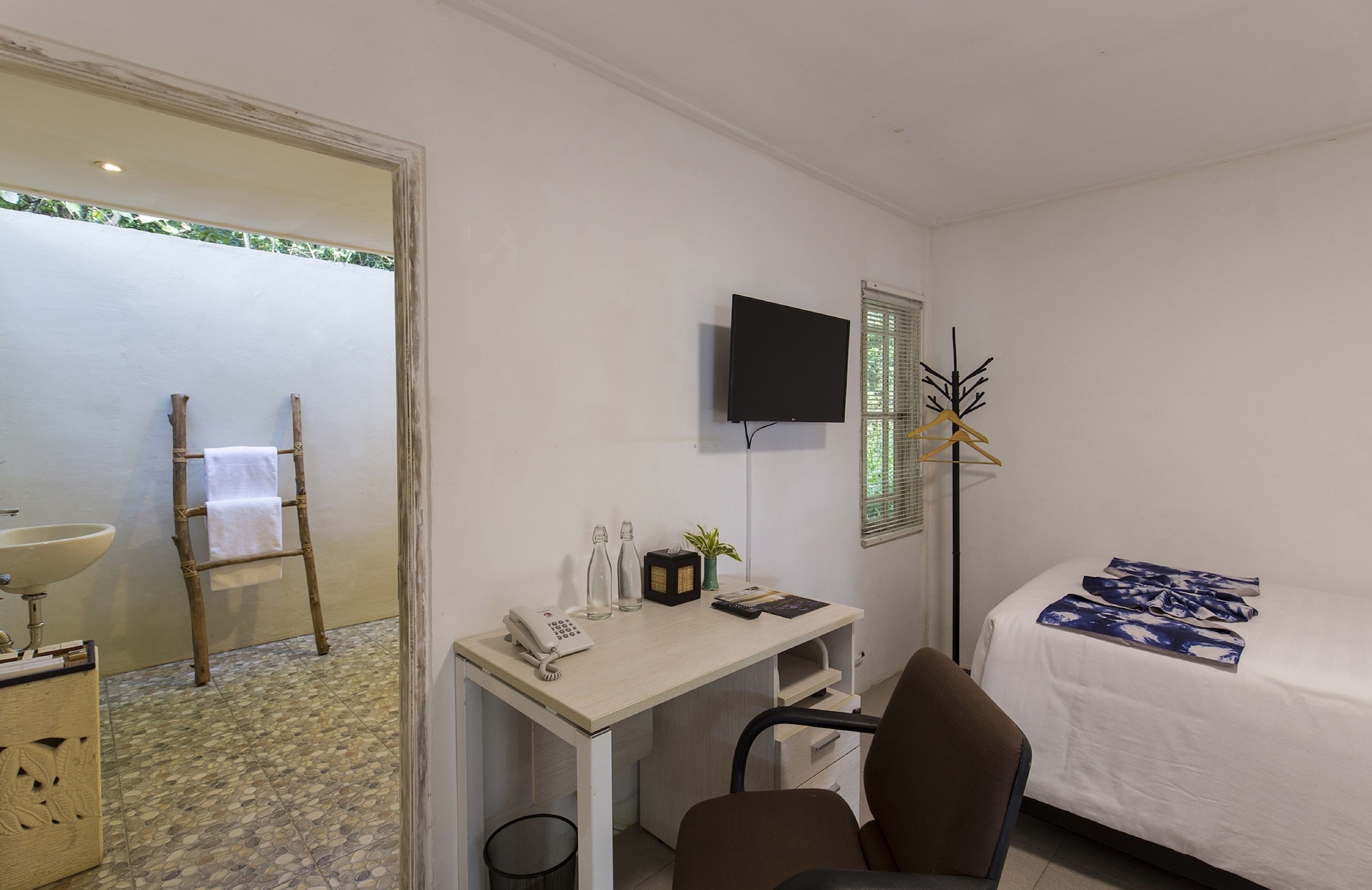 Explorer, King Bed، Menjangan Ecolodge 7/8