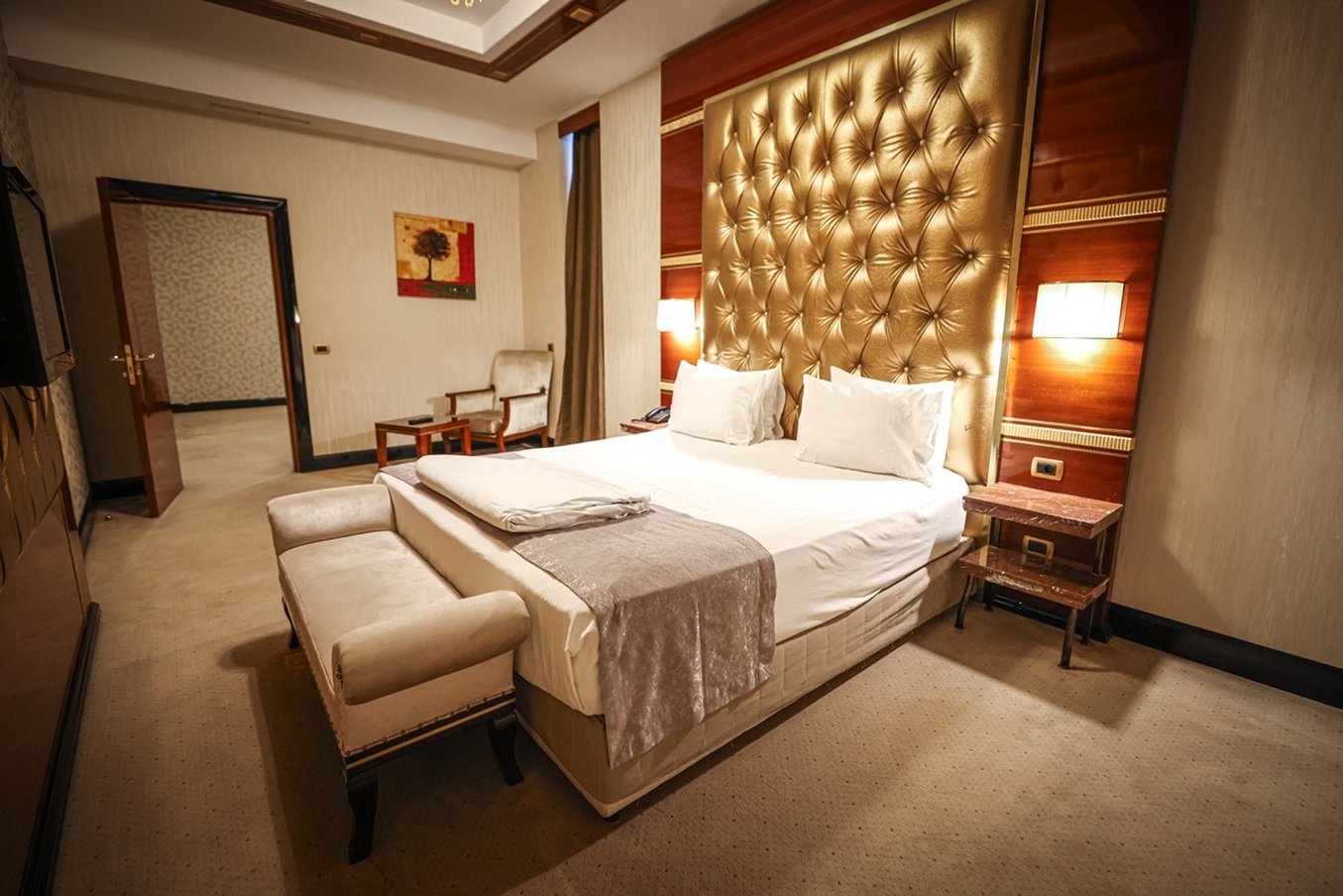 Sapphire Hotel 19/72