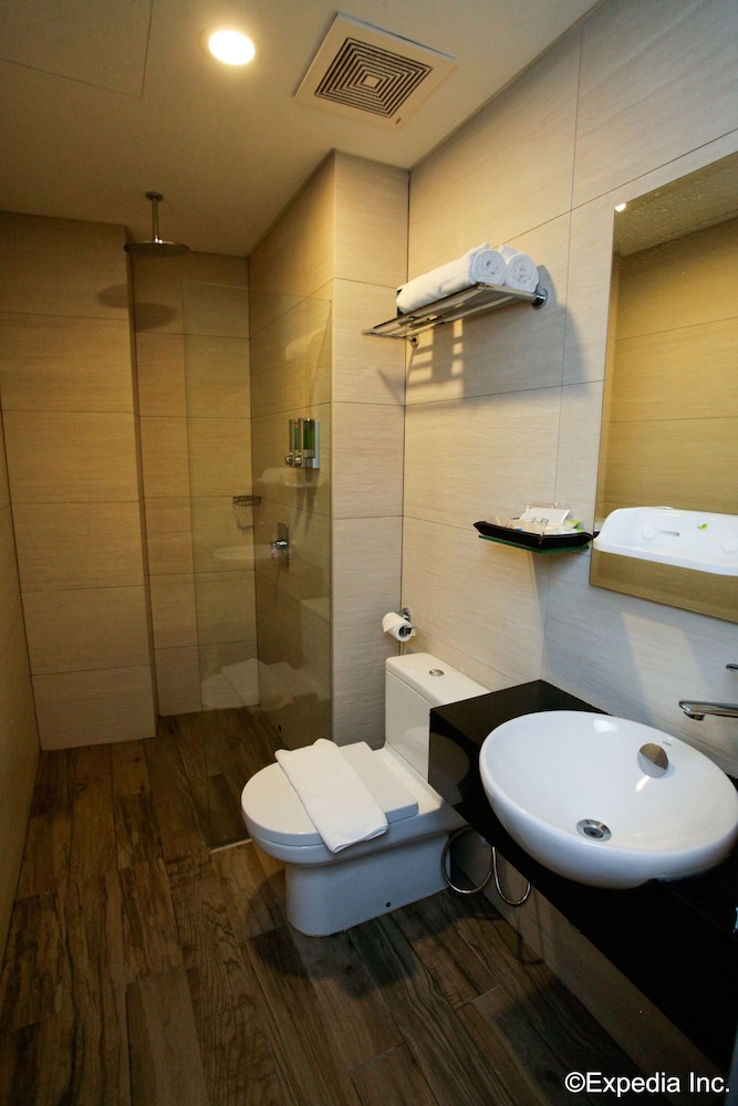 J8 Hotel 61/65