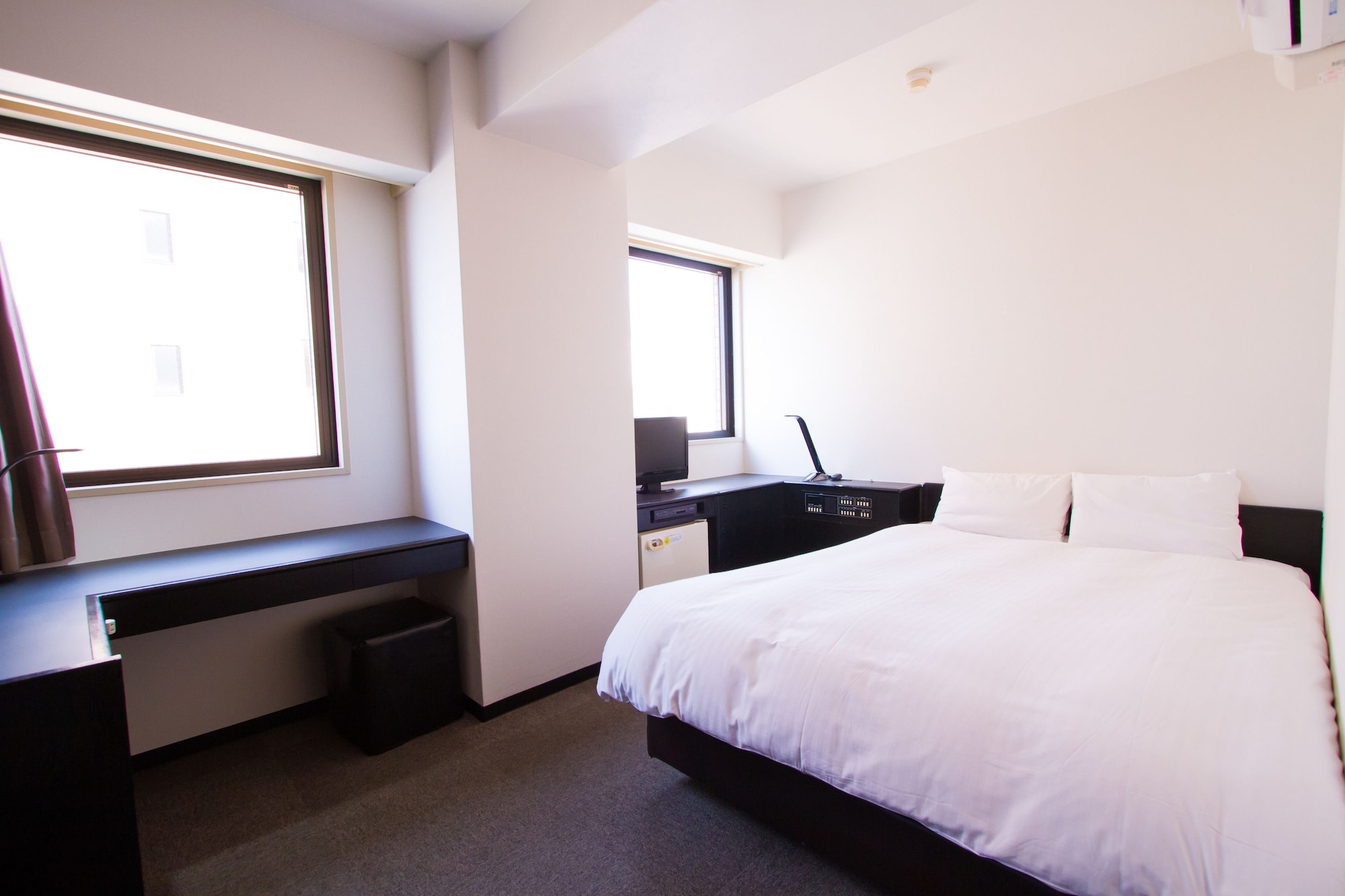 ROOM, DOUBLE BED, SMOKING