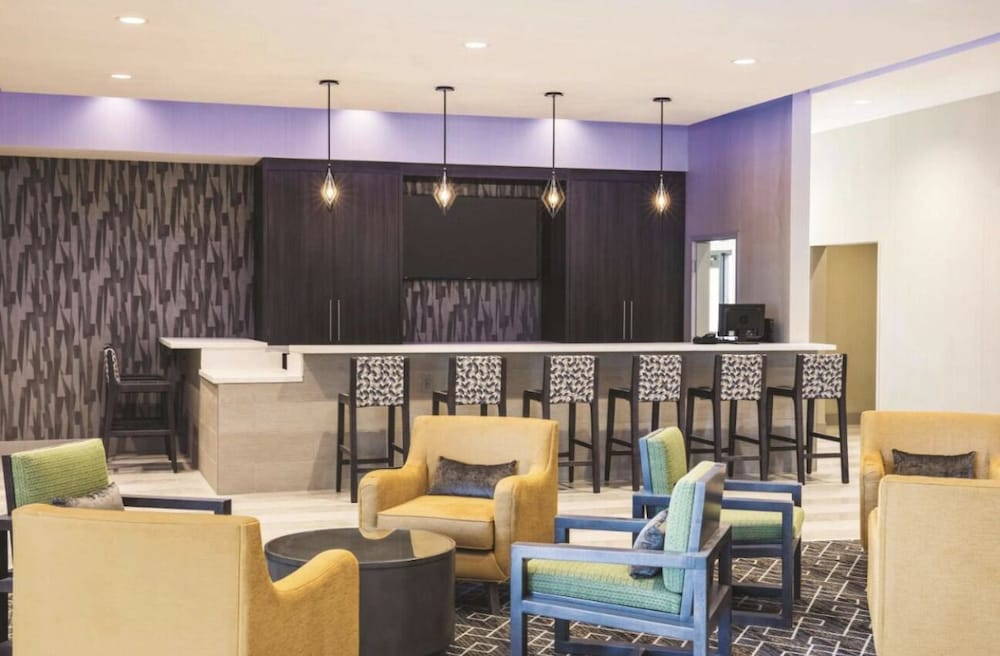 La Quinta Inn & Suites by Wyndham Locust Grove 40/55
