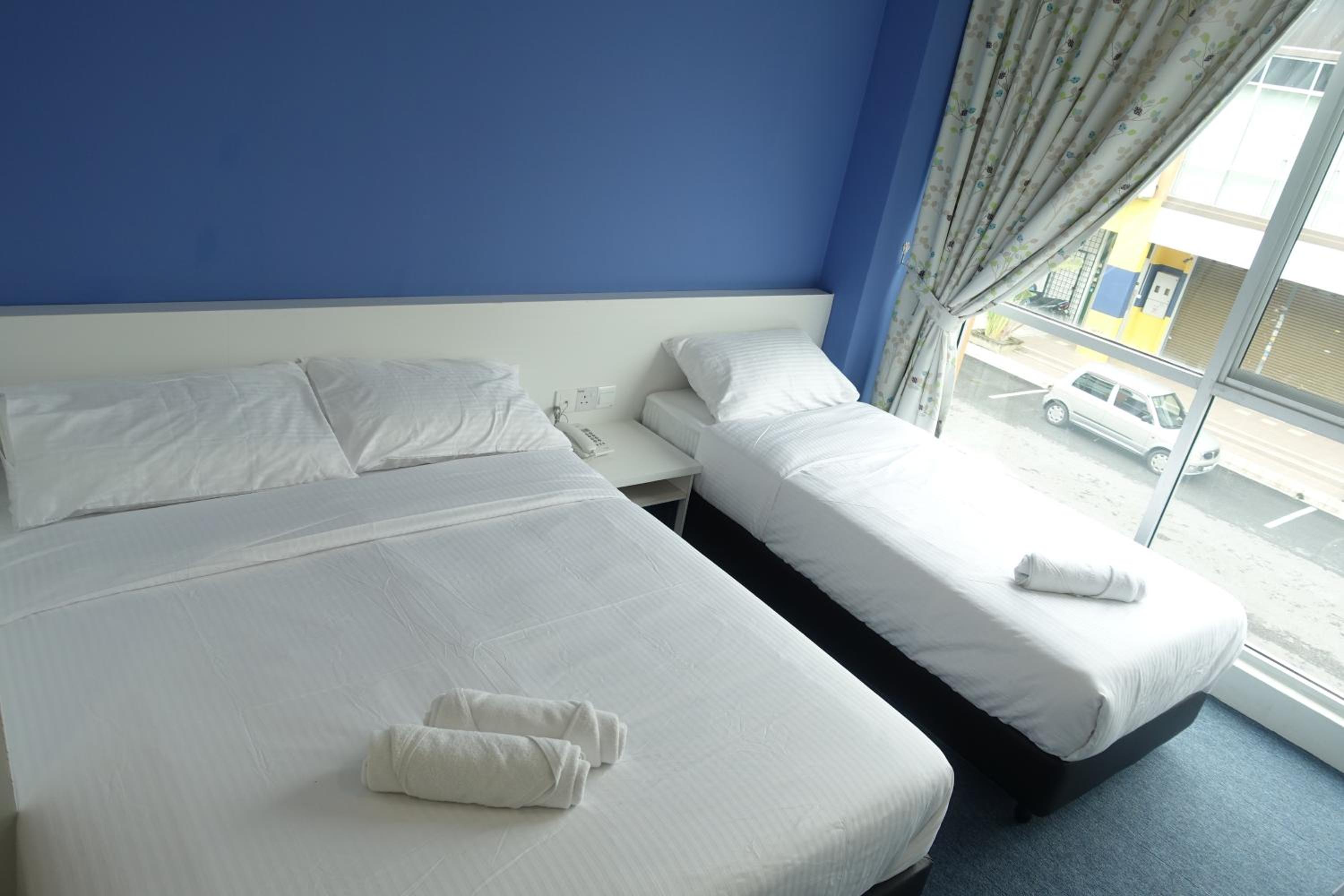 Lodge 10 Hotel 6/26
