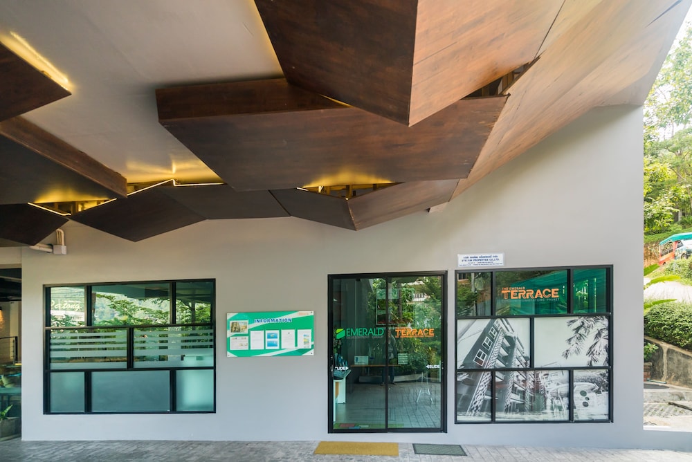 Emerald Terrace Condominium Resort 6/71