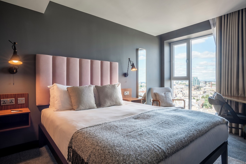 Lifestyle, Studio, King Bed