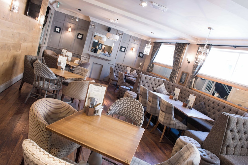 The County Hotel 32/50